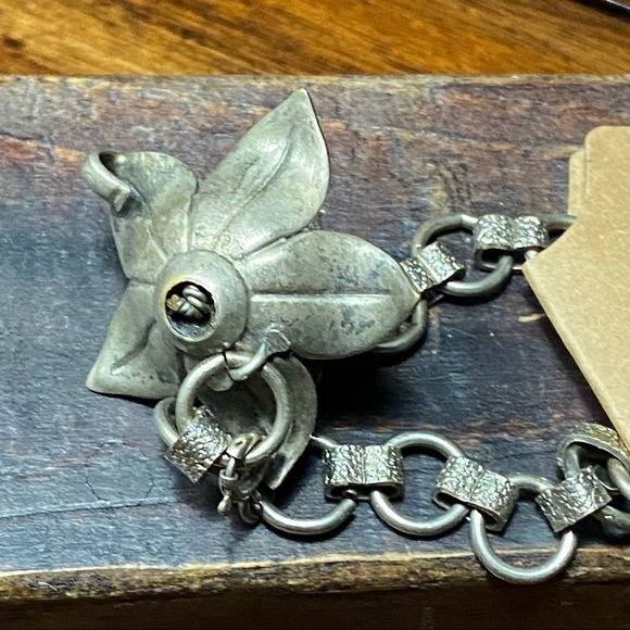 Vintage Hammered Metal Large Flower Statement Bracelet - Picture 4 of 5